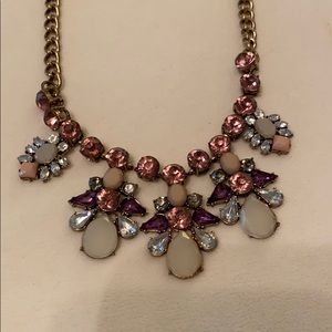 Beautiful sparkly purple statement necklace! 💕